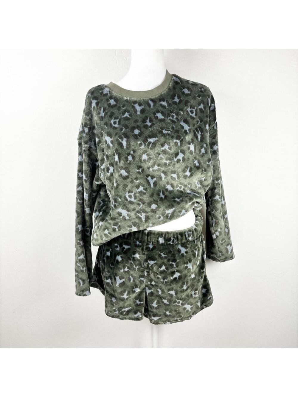 Aerie Green Cheetah Sherpa Lounge Set, Size Medium
